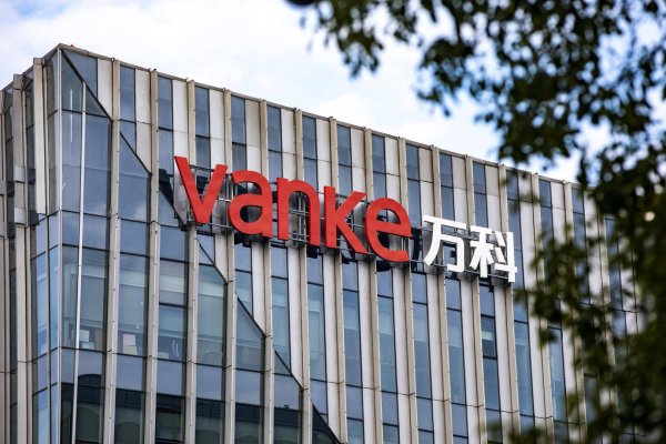 申宝策略 万科：大股东拟提供借款33亿元，一季度营收近380亿元